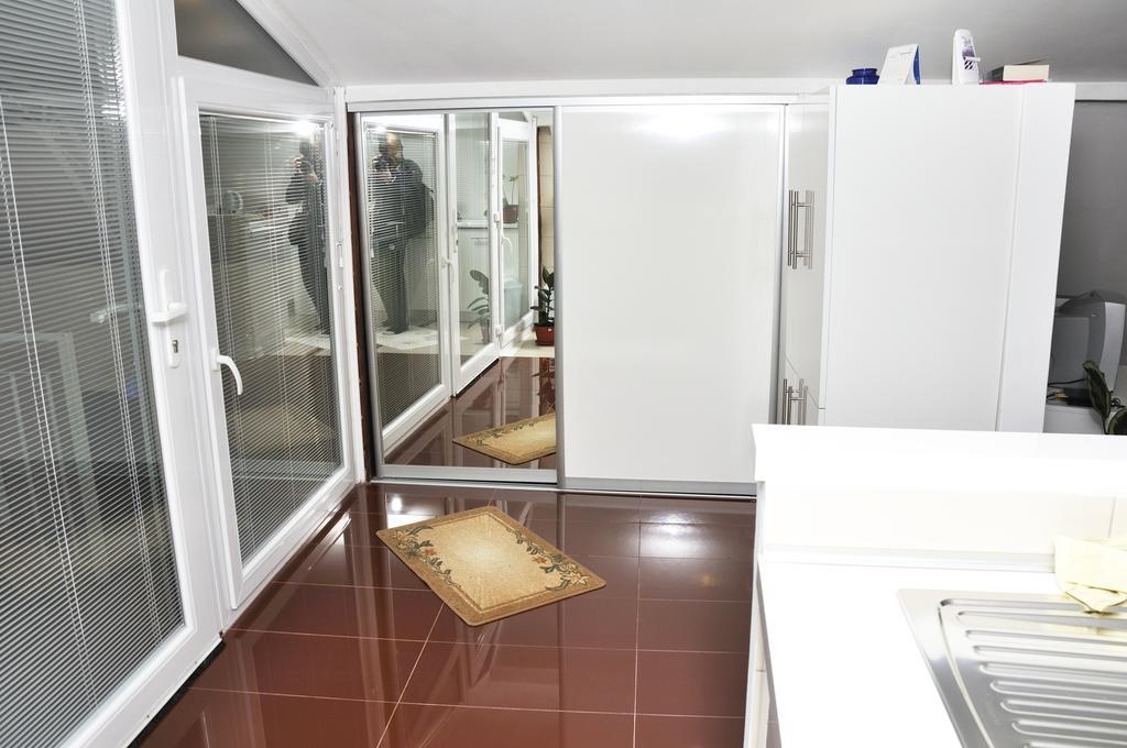 Apartment Studio Grcic Szarajevó Szoba fotó
